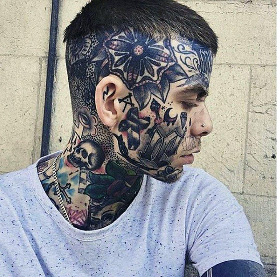 Лицо на затылке. Тату на лице. Татуировки на лице мужские. Красивые тату на лице. Татуировки на голове.